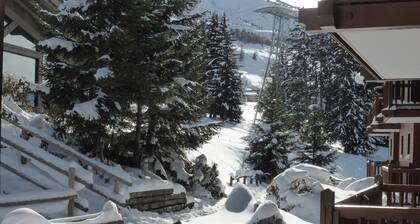 ARCS 1800 COSY SKI-IN/SKI-OUT APARTMENT IN A LUXURY CHALET