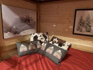 2 bedrooms, iron/ironing board, travel crib, free WiFi