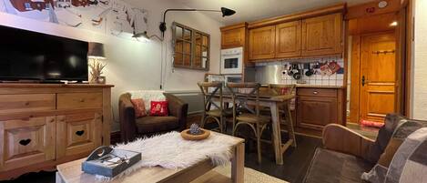 TV, DVD player, books, stereo