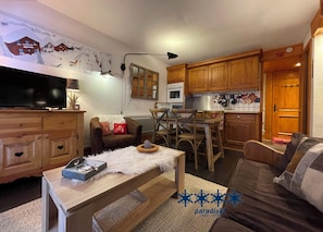 TV, DVD player, books, stereo - ARCS 1800 COSY SKI-IN/SKI-OUT APARTMENT IN A LUXURY CHALET (Bourg Saint Maurice)