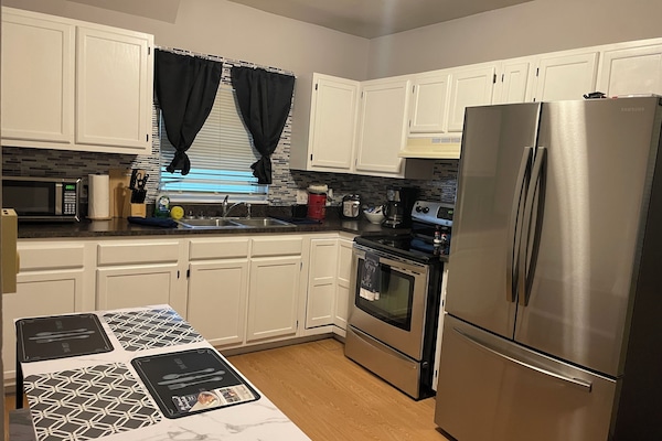 ثلاجة، ميكروويف، فرن، موقد طهي مسطح