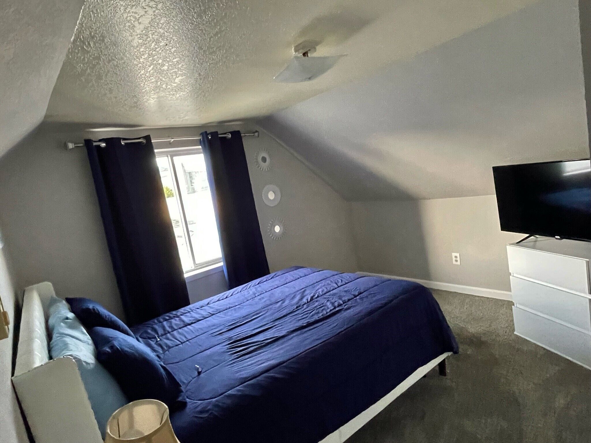 2 makuuhuonetta, silitysrauta/-lauta, ilmainen Wi-Fi, vuodevaatteet