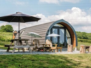 Outdoor dining - Hayfield Haven-UK40691 (Crowhurst)