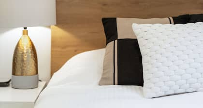 Modern, Bright, Clean 2 Bedroom Suite - Great Location!