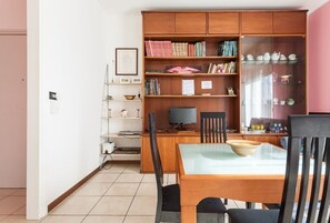Dining - Spacious and cozy Apartment-5th floor with elevator. With private parking space (Bologna)