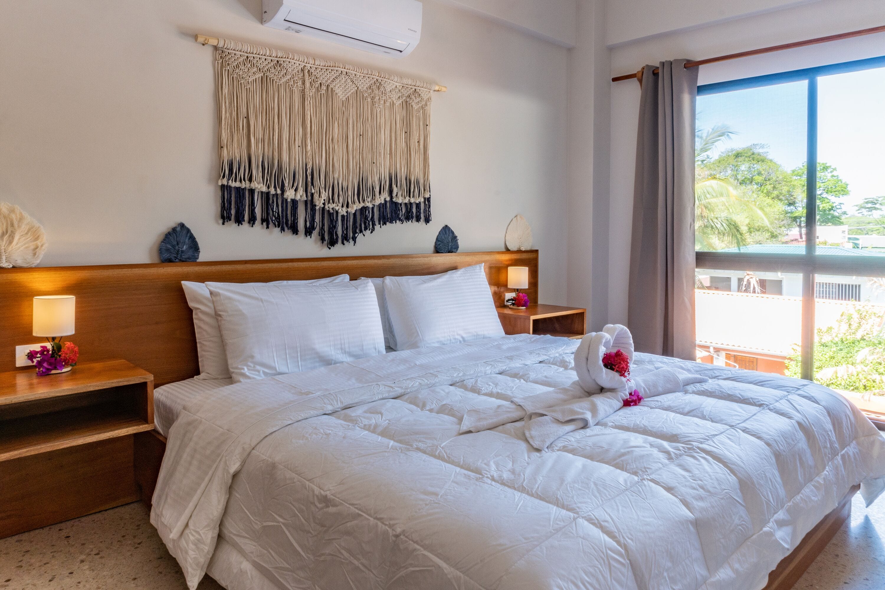 Caja de seguridad en la habitación, cortinas blackout y wifi gratis 