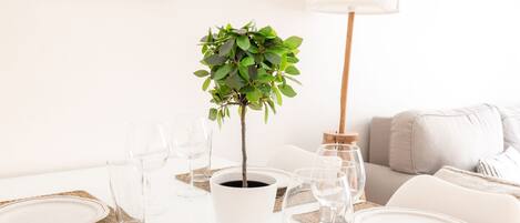 Comfort Studio | In-room dining