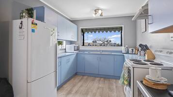 Fridge, microwave, dishwasher, coffee/tea maker