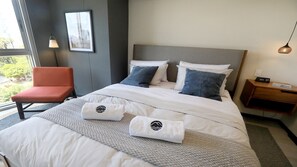 Comfort Apartment | 1 bedroom, down comforters, desk, laptop workspace