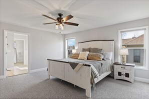 4 bedrooms, iron/ironing board, travel crib, free WiFi - 4bdr, 3ba home on the golf course in beautiful Tellico Village (Loudon)