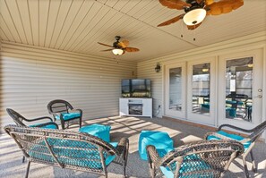 Terrace/patio - 4bdr, 3ba home on the golf course in beautiful Tellico Village (Loudon)