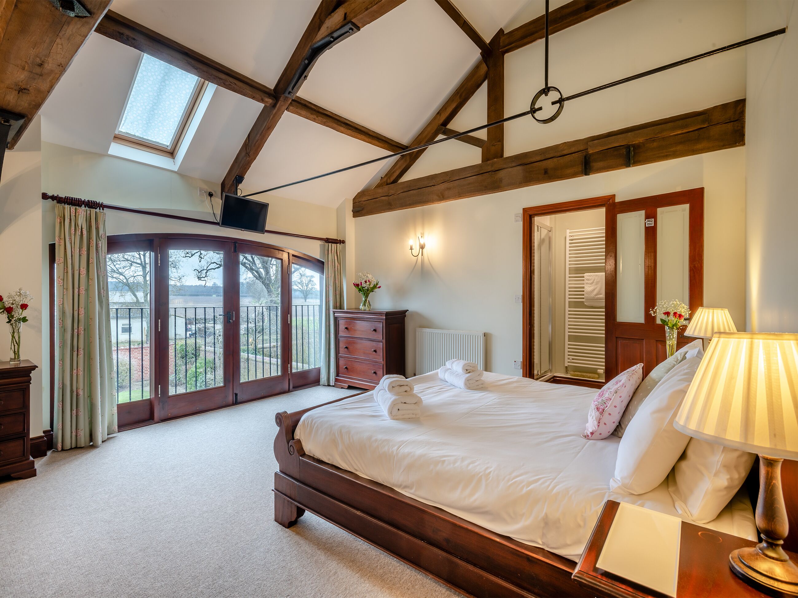 5 bedrooms, free WiFi, bed sheets