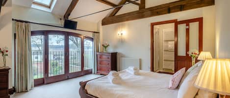 5 bedrooms, free WiFi, bed sheets