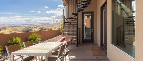 تناول الطعام بالخارج