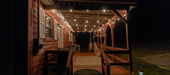 The Rocky Mount: Cozy cabin atop The New River Gorge