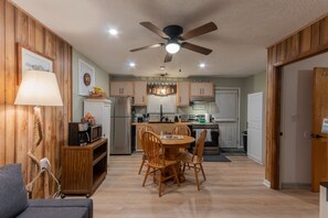 Interior - The Rocky Mount: Cozy cabin atop The New River Gorge (Pipestem)