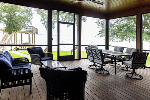 Escape to the Pointe - Superior Sunset views from spacious porch!