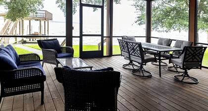 Escape to the Pointe - Superior Sunset views from spacious porch!