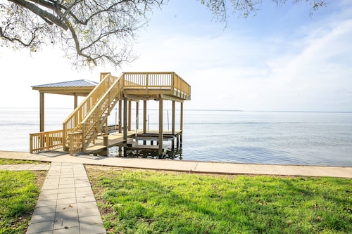Escape to the Pointe - Superior Sunset views from spacious porch!