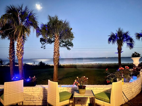 Property grounds - Mansion Guest House in Serenity on Bayfront (Freeport)