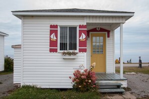 Classic Cabin | Blackout drapes, free WiFi, bed sheets - Les Cabines du Phare (Rimouski)