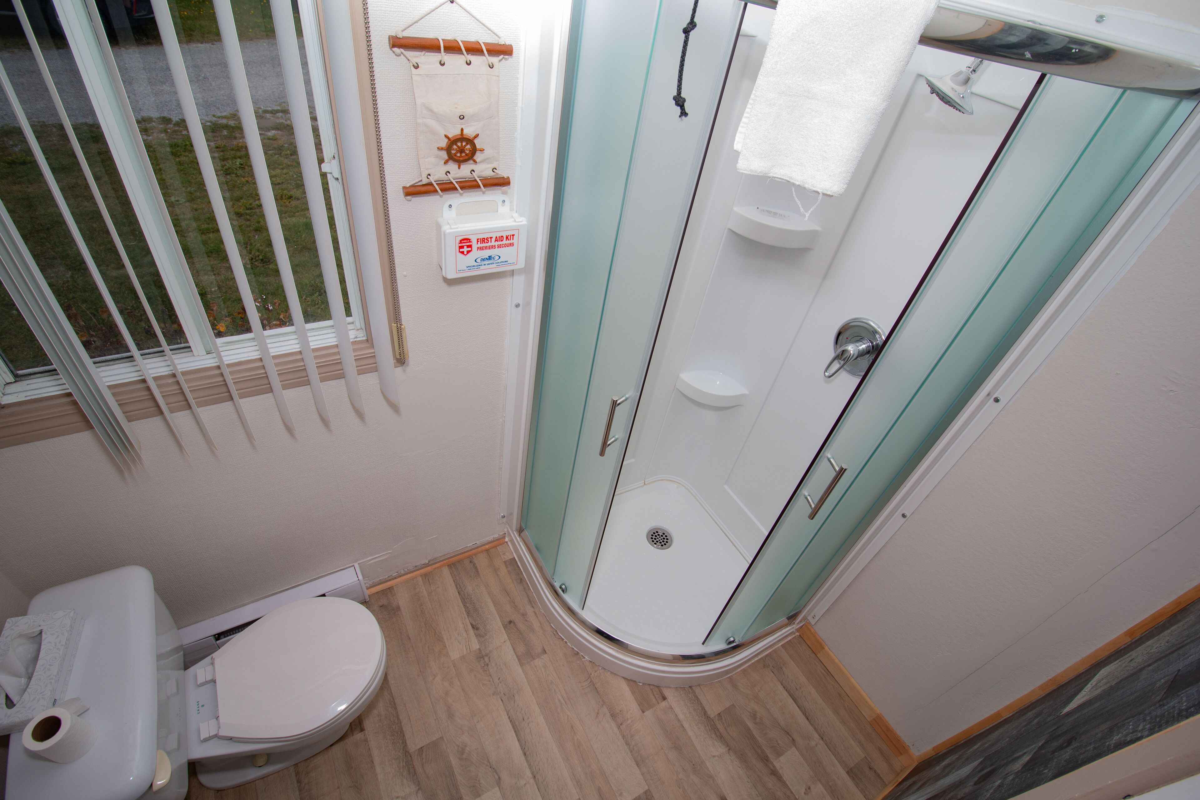 Classic Cabin | Bathroom | Hair dryer, towels