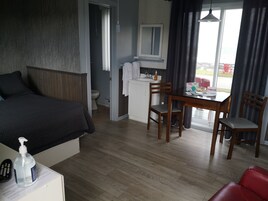 Classic Cabin | Blackout drapes, free WiFi, bed sheets