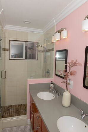 Combined shower/tub, hair dryer, towels, soap