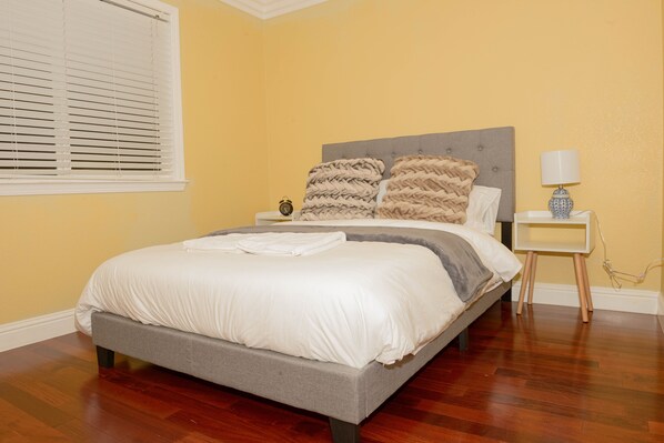 4 bedrooms, in-room safe, desk, iron/ironing board