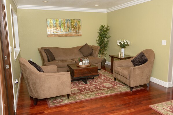 Smart TV, DVD player, books, computer monitors