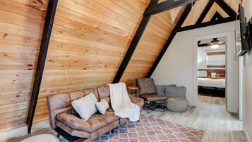 2 bedrooms, iron/ironing board, travel cot, WiFi