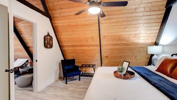 2 bedrooms, iron/ironing board, travel cot, WiFi