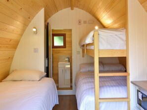 4 bedrooms, free WiFi, bed sheets