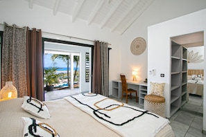 4 bedrooms, in-room safe, desk, iron/ironing board