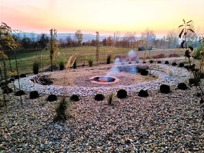 Property grounds - OM Retreat chalet in a secluded secret place in a Natural Reserve (Codru Butesii)