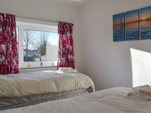 3 多间卧室、免费 WiFi、床单