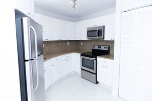 Fridge, microwave, oven, stovetop - 1375 SW - Unit N 6 - Little Habana · Brand new & modern 2bed/1 bat apt w/ parking (Miami)