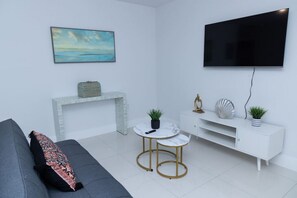 Smart TV - 1375 SW - Unit N 6 - Little Habana · Brand new & modern 2bed/1 bat apt w/ parking (Miami)
