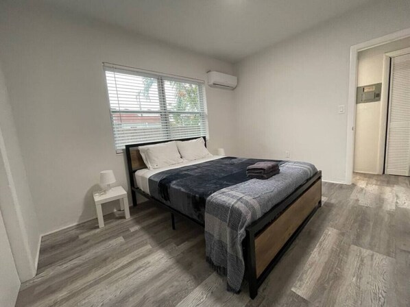 1 dormitorio, tabla de planchar con plancha, wifi gratis y ropa de cama