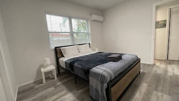 1 slaapkamer, een strijkplank/strijkijzer, gratis wifi, beddengoed