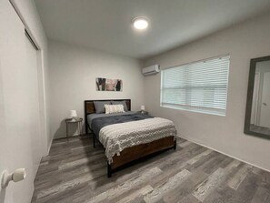 1 chambre, fer et planche à repasser, Wi-Fi gratuit, draps fournis