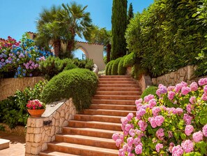 Property grounds - Villa Klara - One Bedroom Apartment with Balcony and Sea View (Malinska)