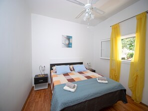 2 عدّة غرف نوم وواي فاي وملاءات أسرّة