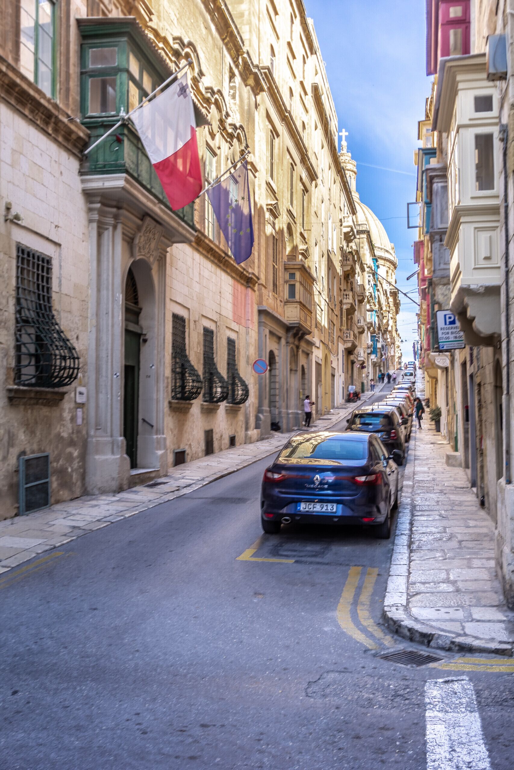 موقف سيارات