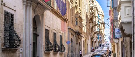 موقف سيارات