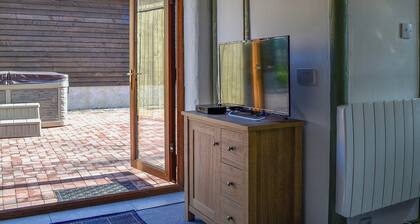 Lucy's Lodge - UK1260