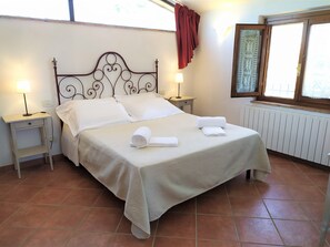 2 soverom, strykejern/-brett, wi-fi (inkludert) og sengetøy