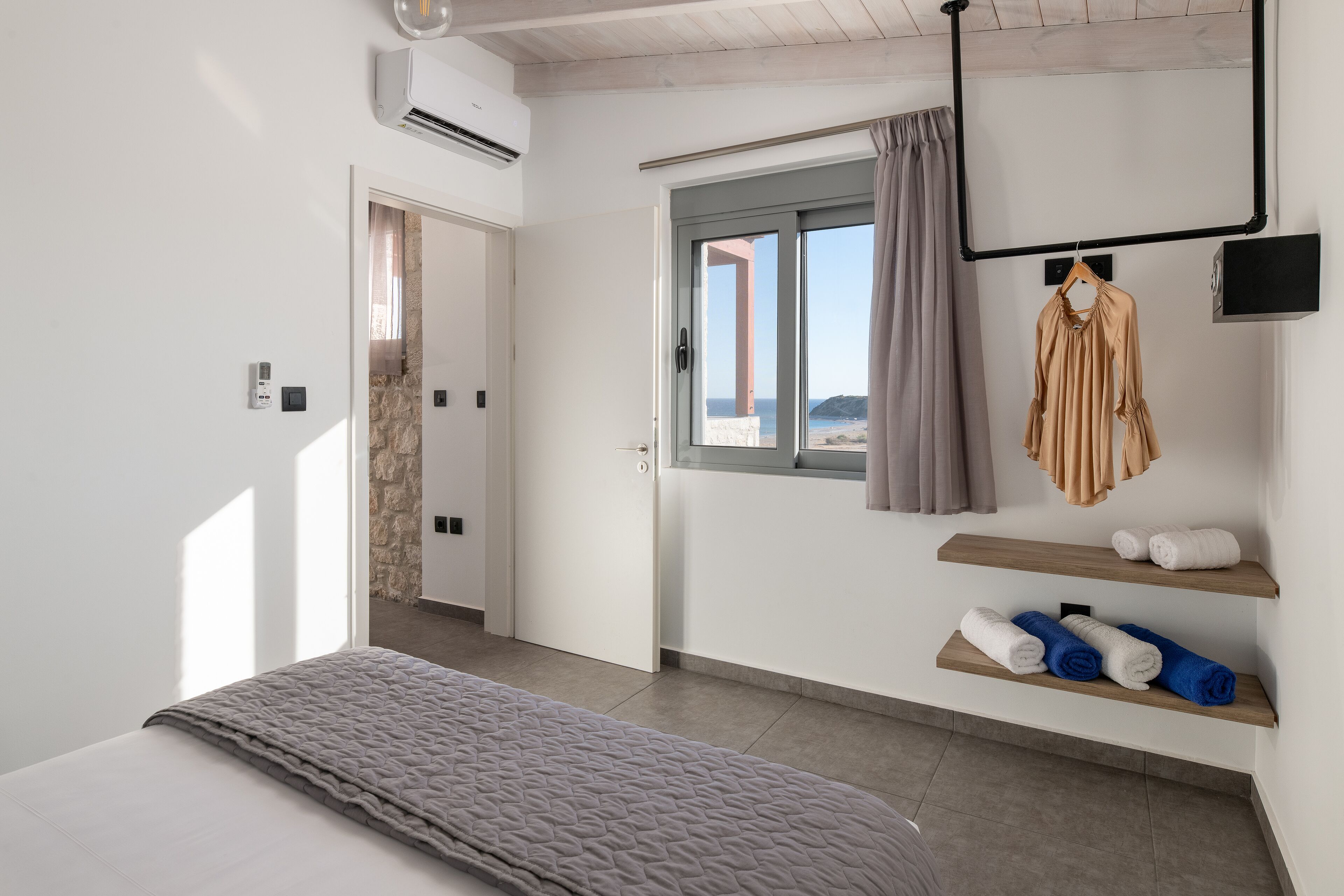 6 bedrooms, in-room safe, iron/ironing board, free WiFi