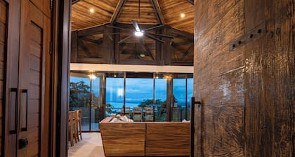 Great Ocean view, Tulemar beach access, 3 bedrooms, sleeps 10. Resort Amenities
