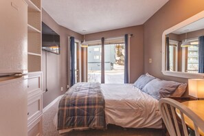 Desk, free WiFi, bed sheets - The Ridge | Ski-In Ski-Out Condo w/ Free Parking (Big White)